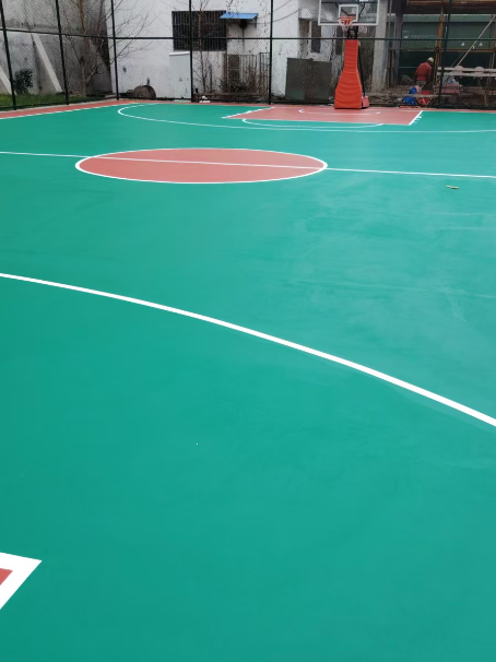 甘德 球场长期使用易出现地面开裂